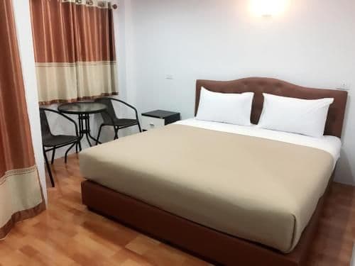 Deluxe Double Room (2 Adults + 1 Child)
