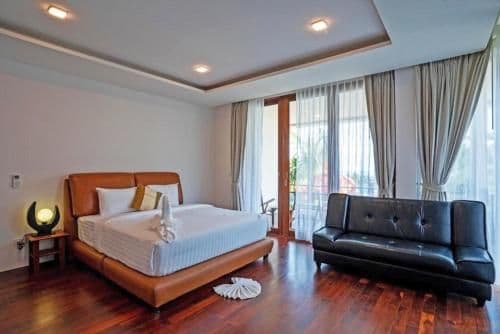 Deluxe Family Room
