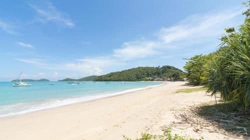 Tropical Paradise retreat right on the beach