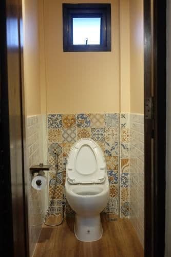 Queen Room with Shared Bathroom