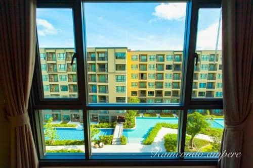 Apartment with Pool View