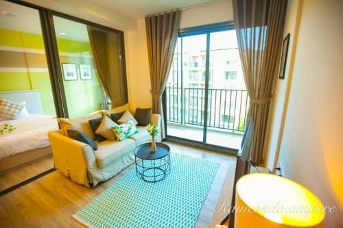 Apartment with Pool View