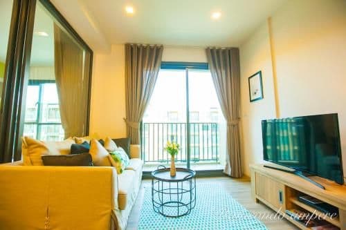 Apartment with Pool View