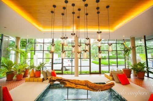 Apartment with Pool View