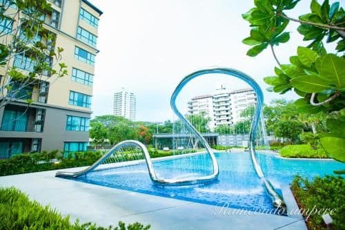 Apartment with Pool View