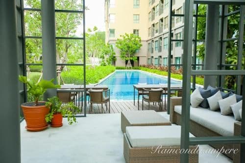 Apartment with Pool View