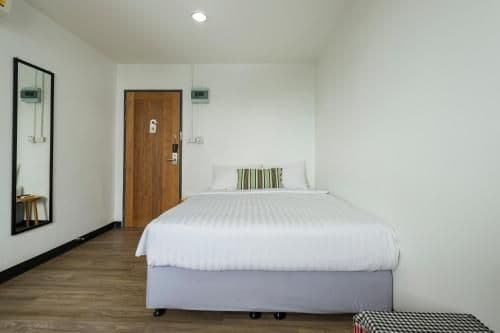 Standard Single Room with Shared Bathroom