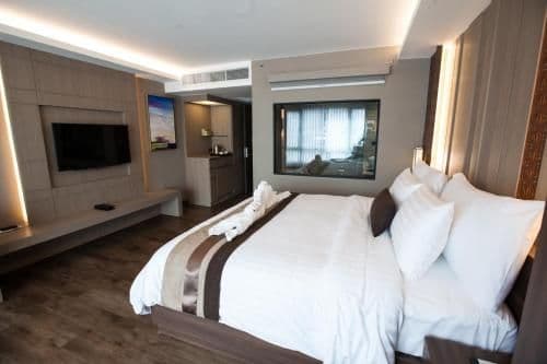 Deluxe Double Bed
