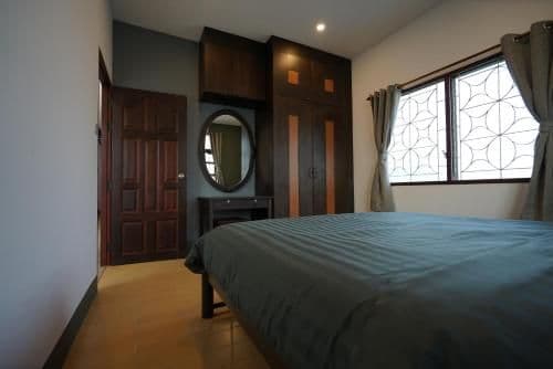 Queen Room with Shared Bathroom