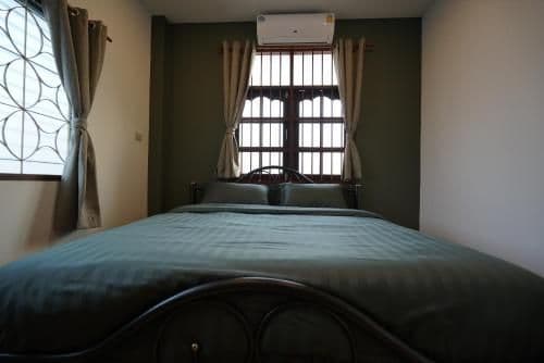 Queen Room with Shared Bathroom