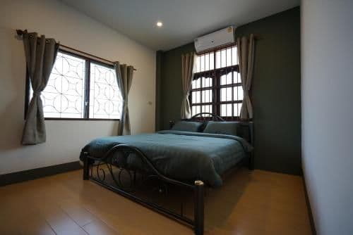 Queen Room with Shared Bathroom
