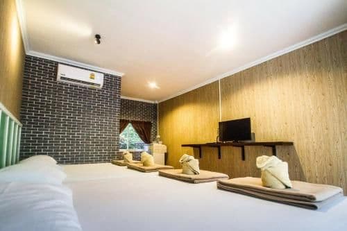 Quadruple Room with Private Bathroom