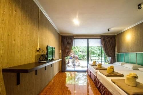 Quadruple Room with Private Bathroom