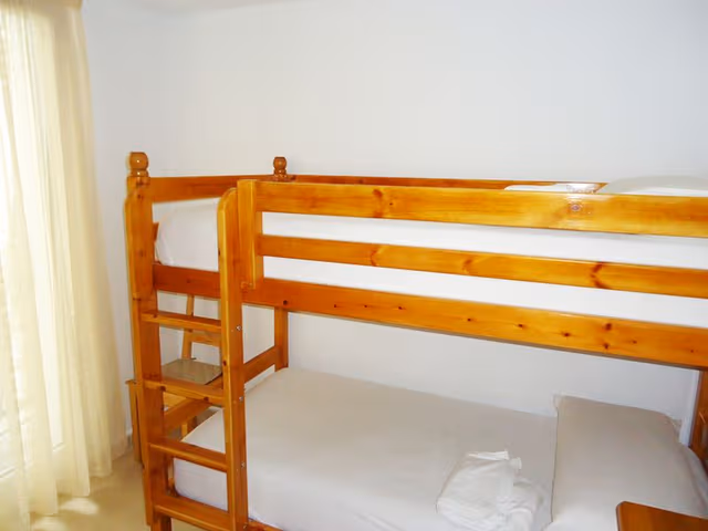APARTMENT CAPACITY 8 THREE BEDROOMS