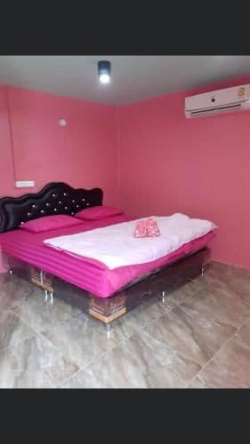 Deluxe Double Room (2 Adults + 1 Child)