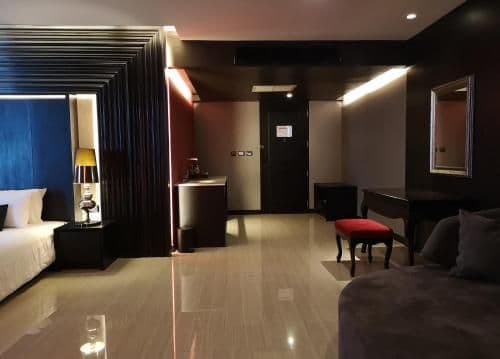 Corner Suite