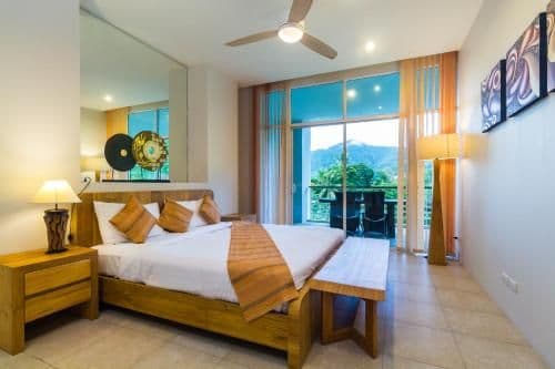 Apartment with Mountain View