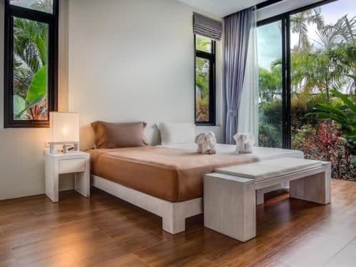 Villa with Garden View