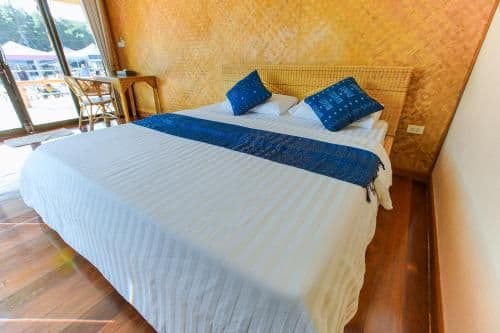 Deluxe Double Room with Side Sea View