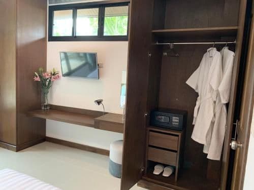 Deluxe Double or Twin Room with Pool Access