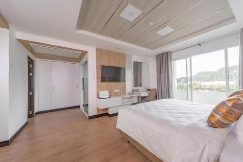 Deluxe Suite