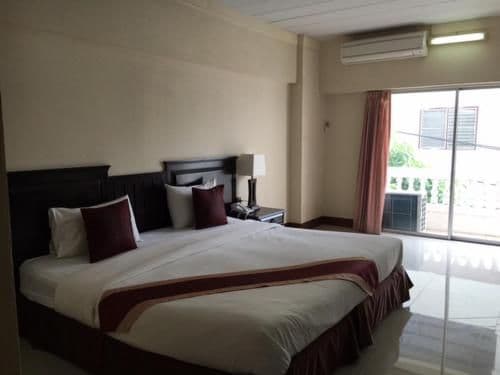 Deluxe Room (1 adult + 1 child)