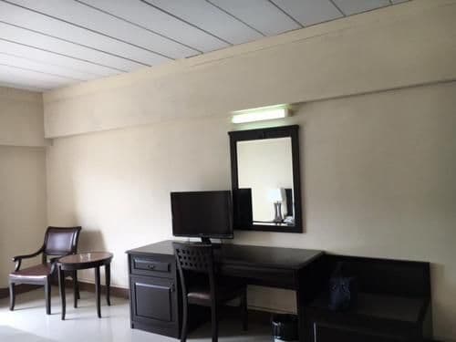 Deluxe Room (1 adult + 1 child)