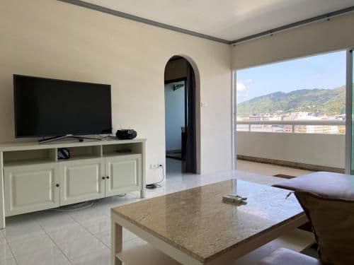 Apartment with Mountain View