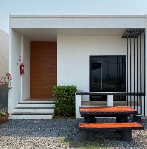 Bungalow with Garden View