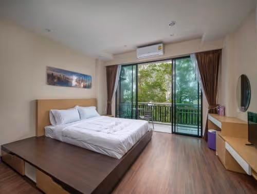 Studio Apartment with Sea View