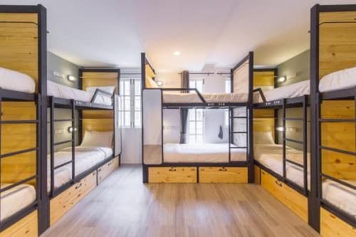 Single Bed in Mixed Dormitory Room