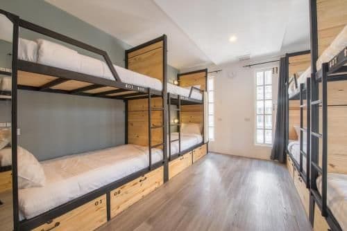 Single Bed in Mixed Dormitory Room