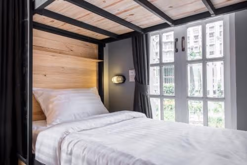 Single Bed in Mixed Dormitory Room