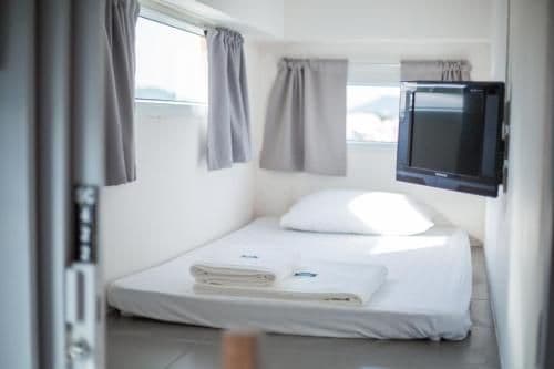 Single Capsule Bed with Window