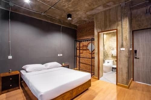 Deluxe Queen Room with Private Bathroom