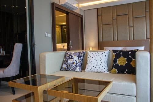 Apartment with Mountain View