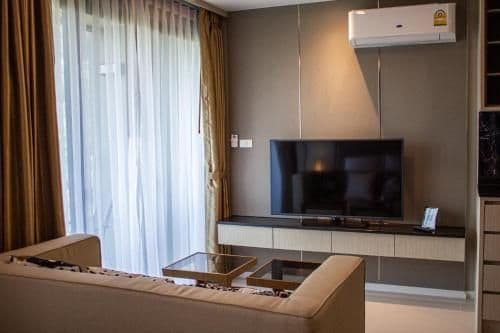 Apartment with Mountain View