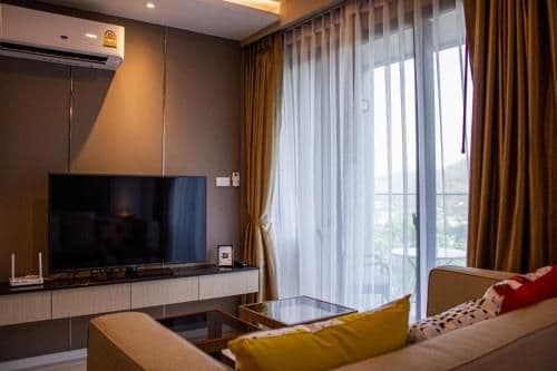 Apartment with Mountain View