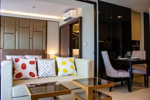 Apartment with Mountain View