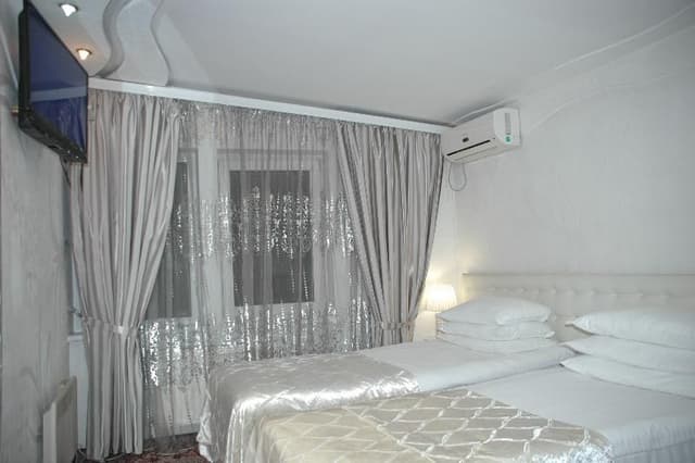TWIN STANDARD