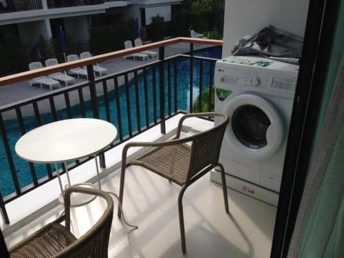 Apartment with Pool View 