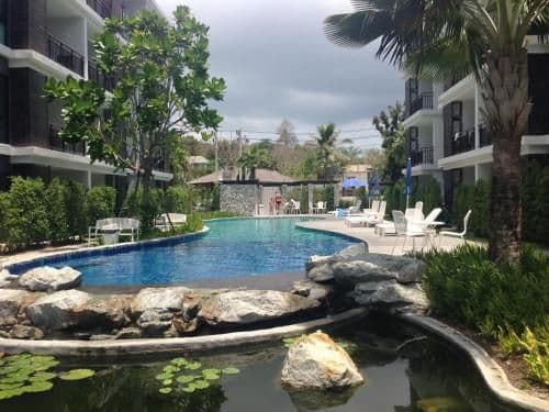 Apartment with Pool View 