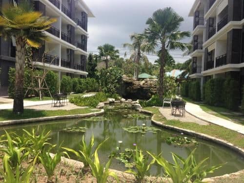 Apartment with Pool View 