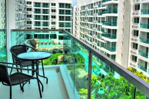 Apartment with Pool View 