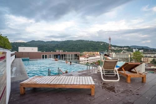 Ozone Kata -Great location, rooftop pool, convenient studio
