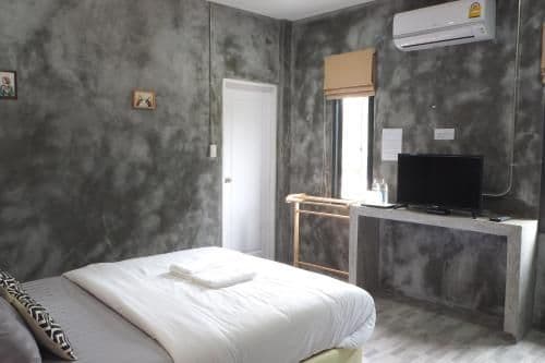 Standard Queen Room