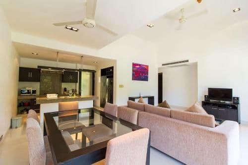 Apartment with Mountain View