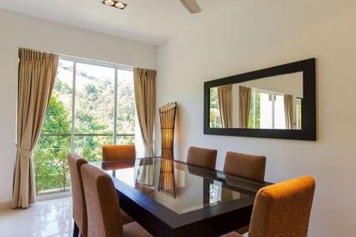 Apartment with Mountain View
