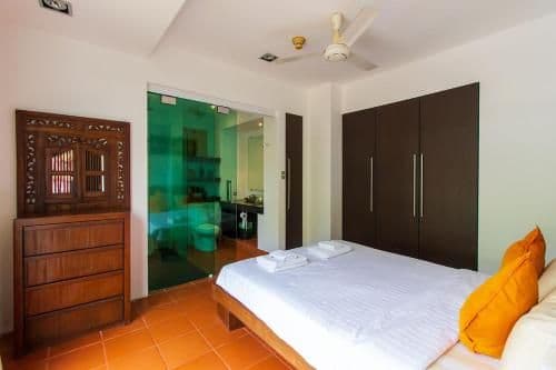 Apartment with Pool View