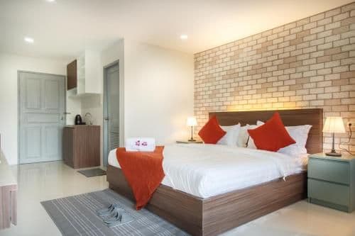 Deluxe Corner Room with Balcony